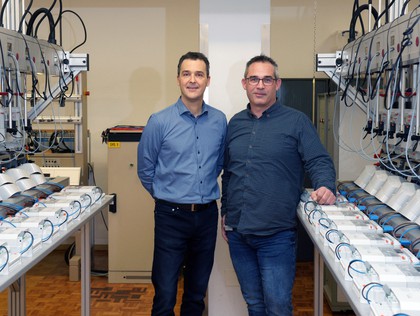 Marc Laeser und Stefan Schulthess in der Eichstelle der enersuisse