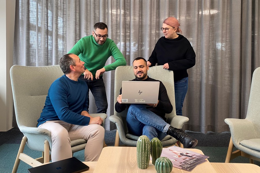 L'équipe derrière Roberta : Mirco Plozza, Massimiliano Celli, Alexander Schreiner, Sylvie Saudan Borer