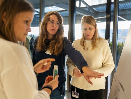 Eine besondere Freude war es uns am 16. November 2023 über 70 Kundinnen und Kunden, Geschäftspartnerinnen und Geschäftspartner und Kolleginnen und Kollegen an der Erstausgabe von «enersuisse connected