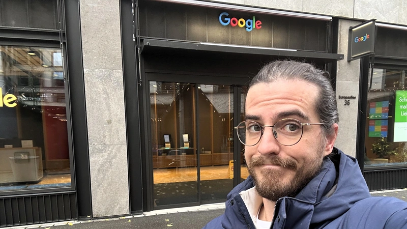 Feinheit-Berater steht vor dem Google-Gebäude und schaut kritisch.