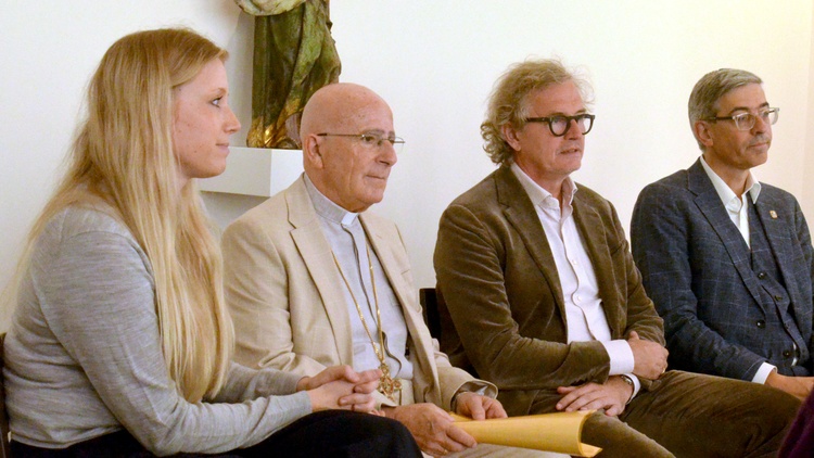 Fanny de Tribolet und Elbar Habermeyer von der PUK (1. und 3. v.l.) sowie Bischof Joseph Maria Bonnemain (2.v.l.) und Synodalrat Andreas Kopp (r.)