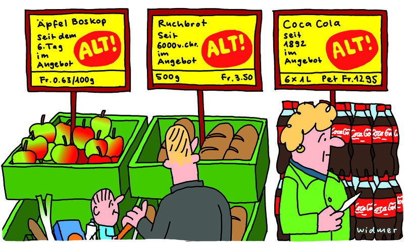 Im Supermarkt: bei Äpfeln, Ruchbrot und Coca Cola steht gross «Alt» auf dem Preisschild statt «Neu», darunter wird erklärt, wie lange es diese Produkte bereits gibt