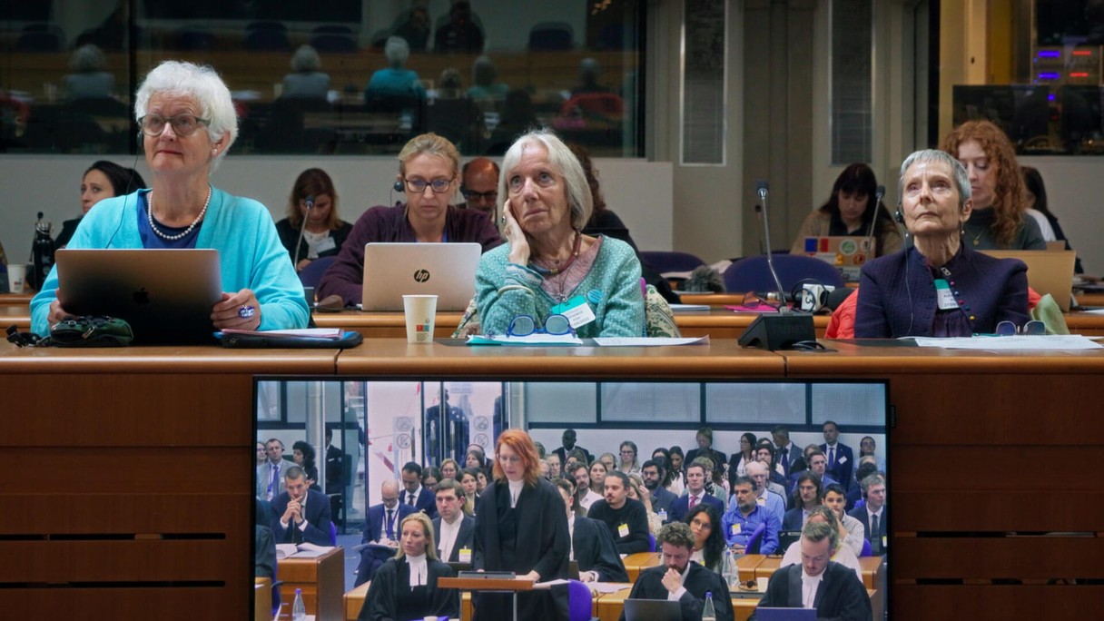 Pia Hollenstein, Rosmarie Wydler-Wälti und Anne Mahrer (v.l.n.r.) bei den Verhandlungen am Europäischen Gerichtshof für Menschenrechte.