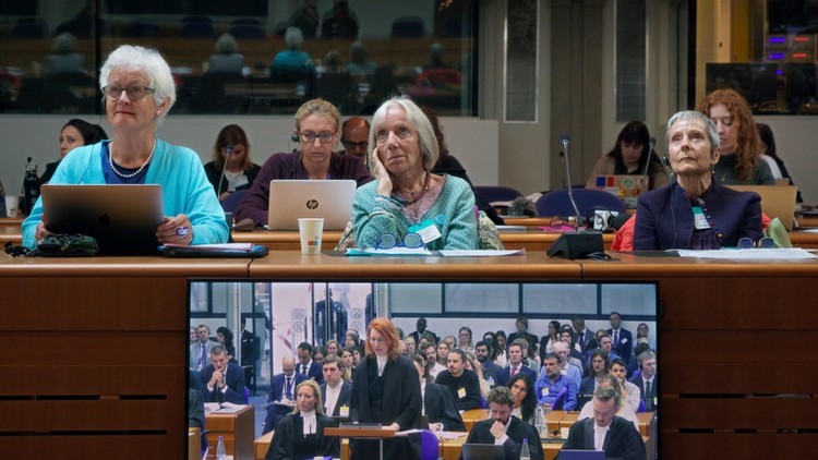 Pia Hollenstein, Rosmarie Wydler-Wälti und Anne Mahrer (v.l.n.r.) bei den Verhandlungen am Europäischen Gerichtshof für Menschenrechte.