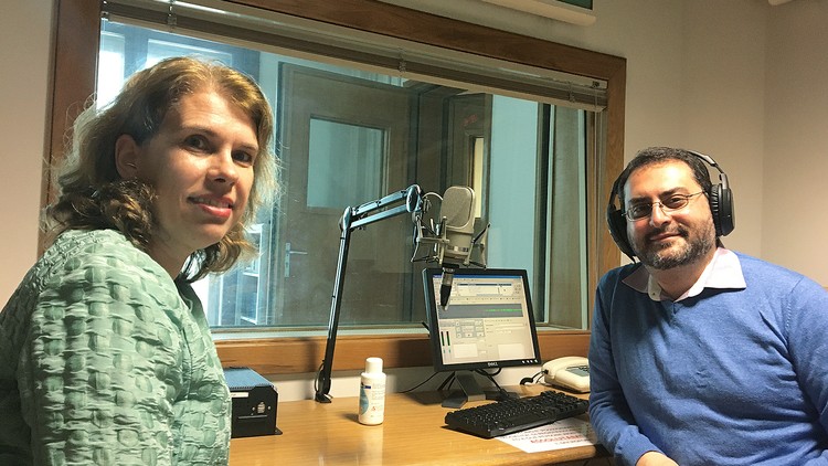 Alexandra Valkenburg, EU-Botschafterin beim Heiligen Stuhl, und Mario Galgano im Studie von Vatican News.