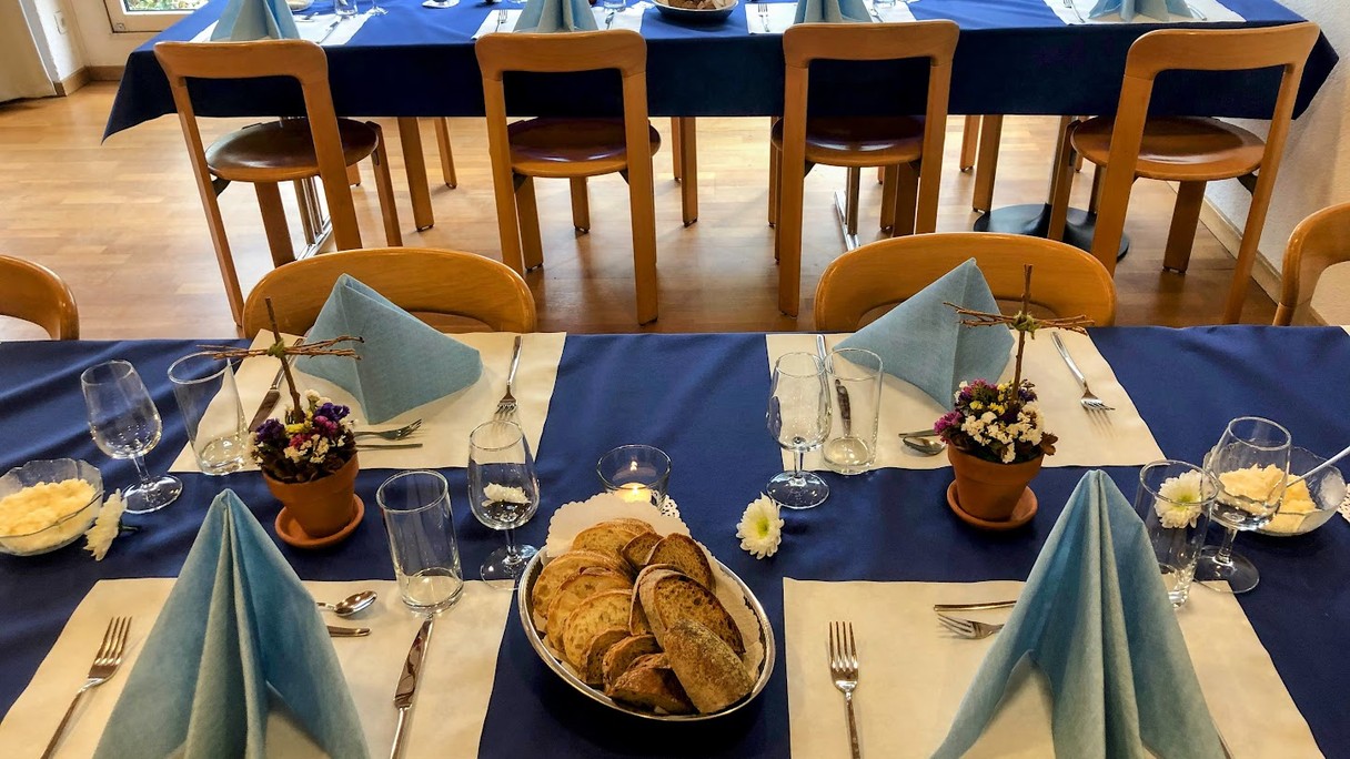 gedeckter Tisch Mittagsoase