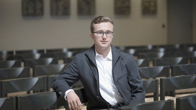 Jason Santer in der Kirche Heilig Geist in Zürich-Höngg.