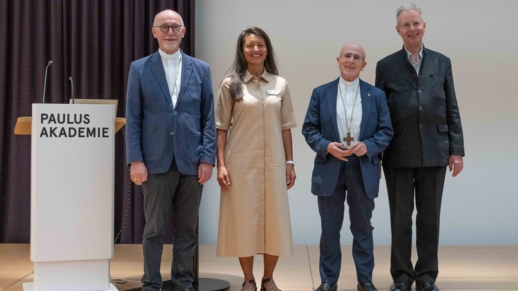 Nuntius Martin Krebs, Dana Sindermann (Paulus Akademie), Bischof Joseph Bonnemain und Stephan P. Rothlin SJ, Spiritus Rector des Ladanyi-Vereins)