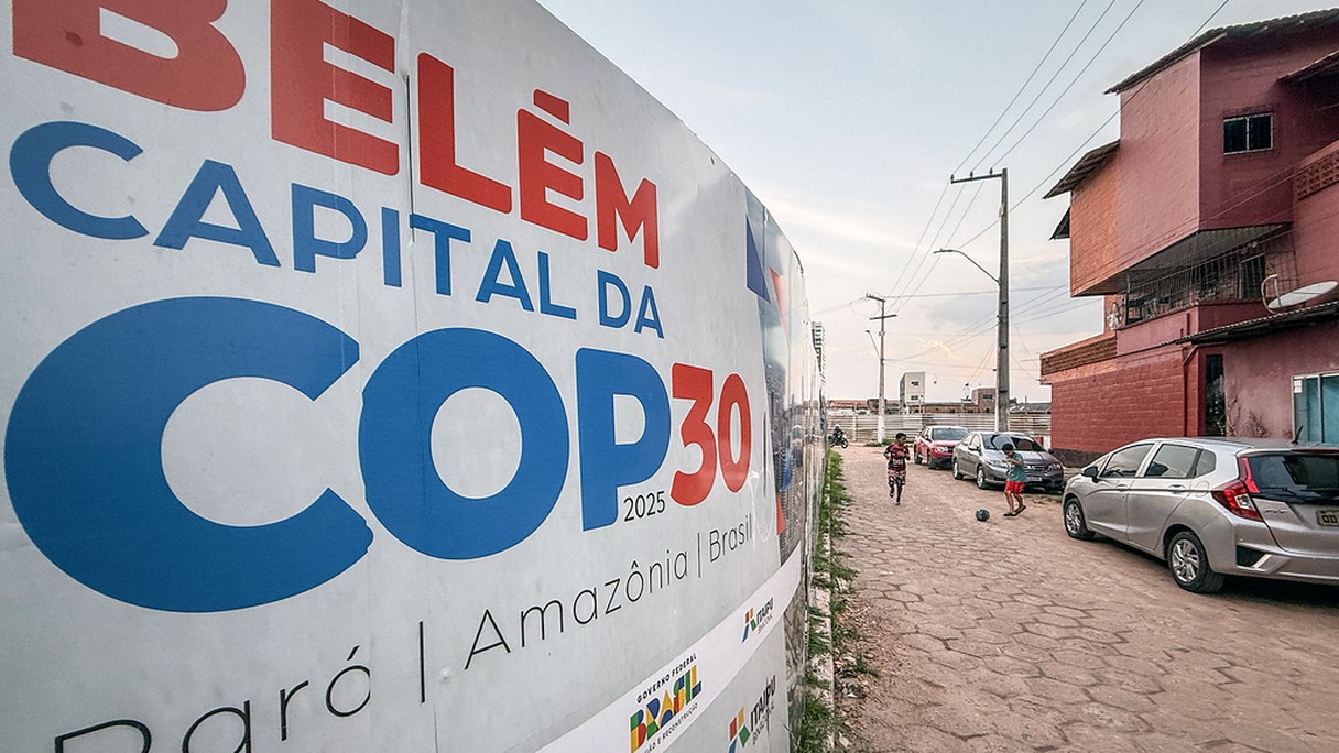 Plakat mit der Aufschrift «Belém Capital da COP30» (Belém Hauptstadt der COP30)