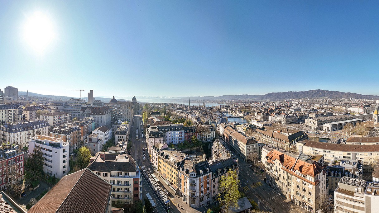 Blick vom Kirchturm von Liebfrauen in Zürich-Unterstrass