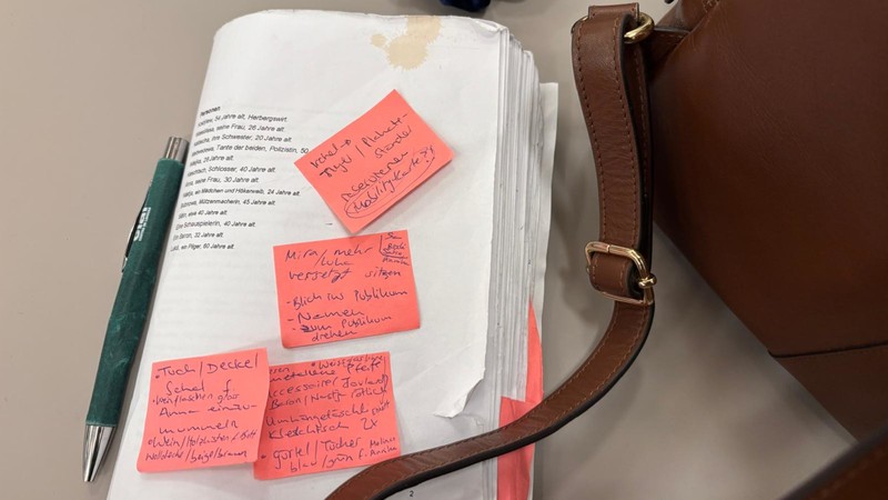 Textbuch mit Notizen der Schauspielerin