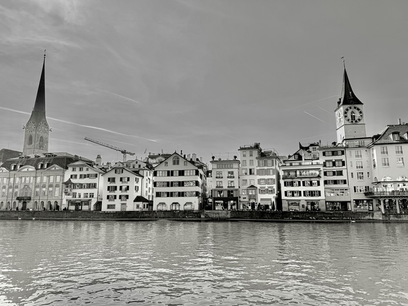 Münsterhof von der Limmat aus