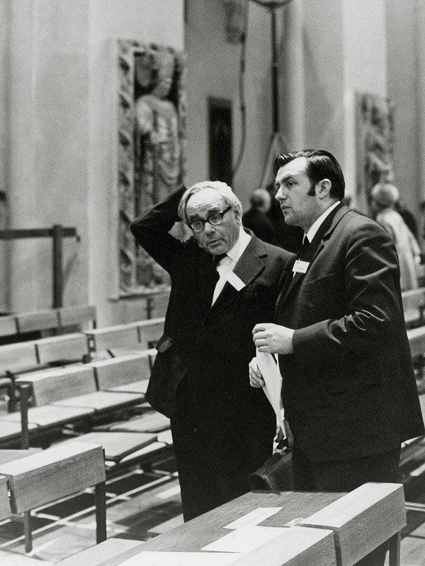 Karl Rahner im Gespräch mit dem späteren Kardinal Karl Lehmann.
