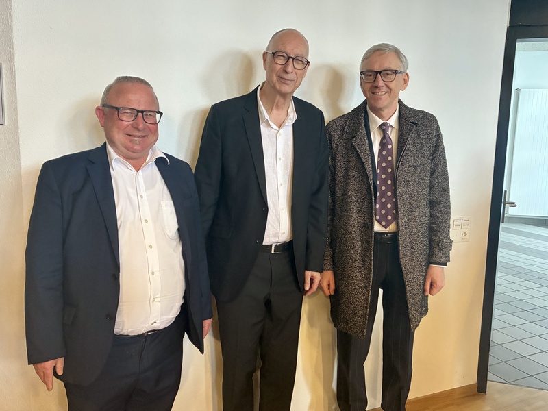 André Golliez (Mitte), Vizepräsident des Synagogenchores, Stephan Oetterli (links) und Francesco Papagni vom Pfarreirat Liebfrauen