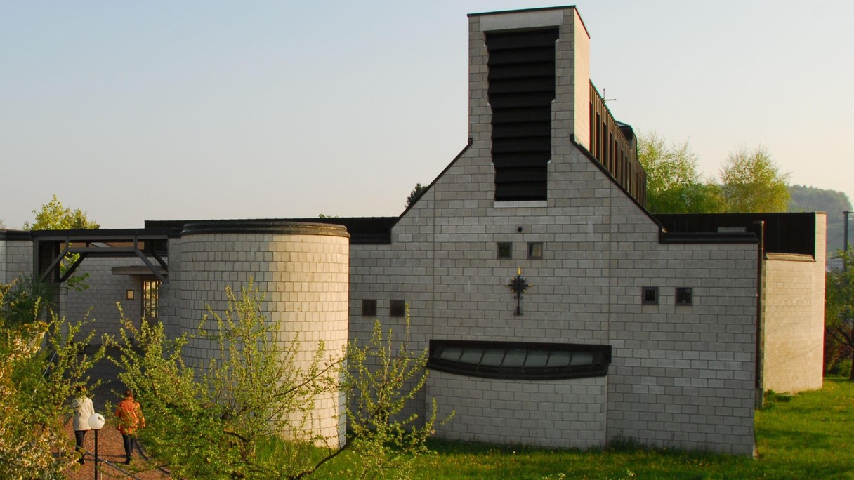 Kirche St. Josef im Sonnenlicht