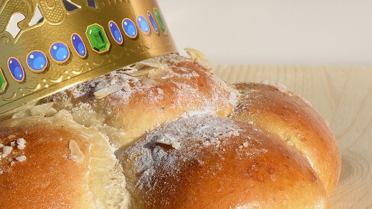 Dreikönigskuchen mit Krone