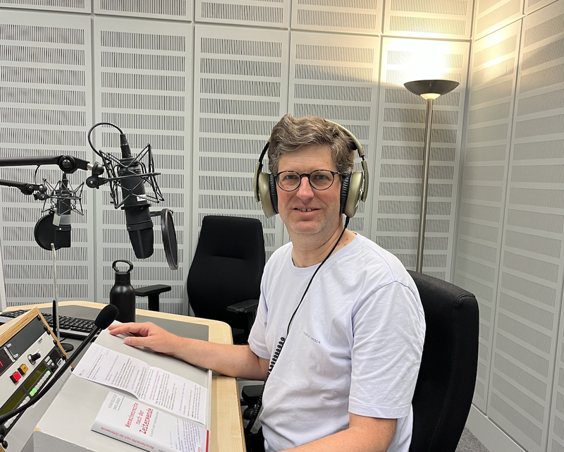 Daniel Bogner im Podcast-Studio.