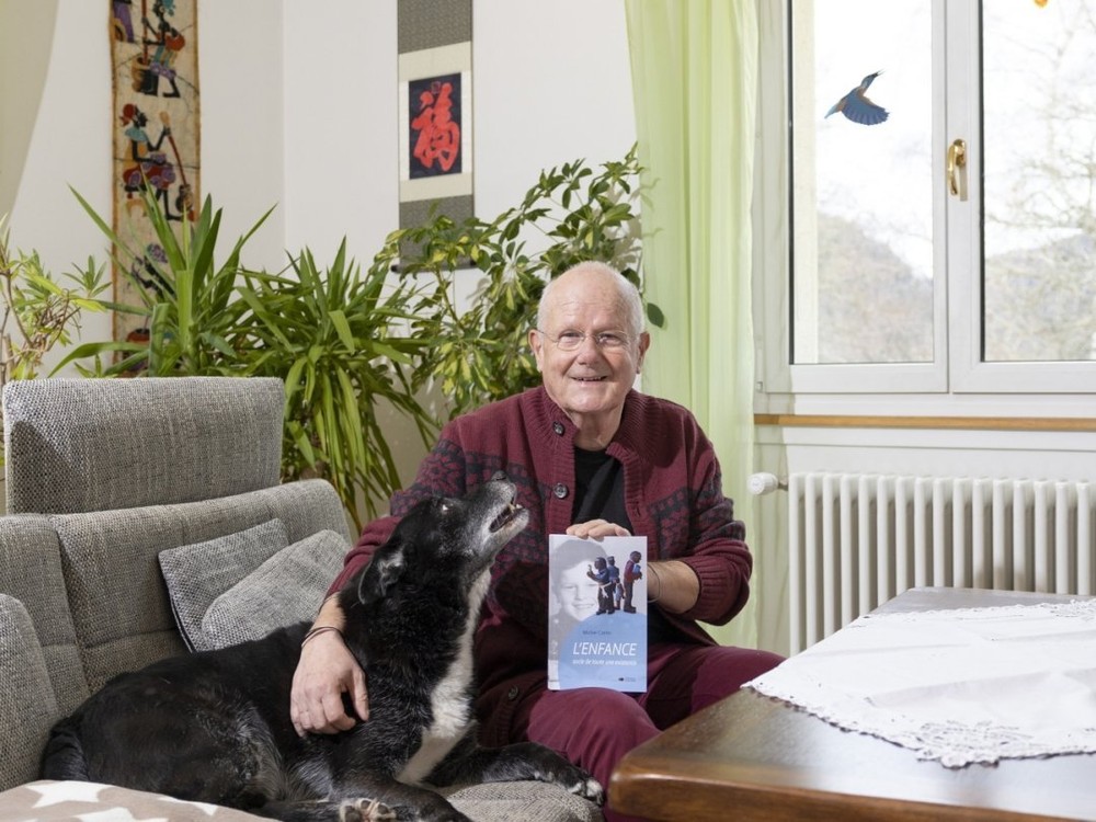 Photo de Michel en 2024 et extrait de son livre. Crédits photo : Muriel Antille pour Arcinfo.