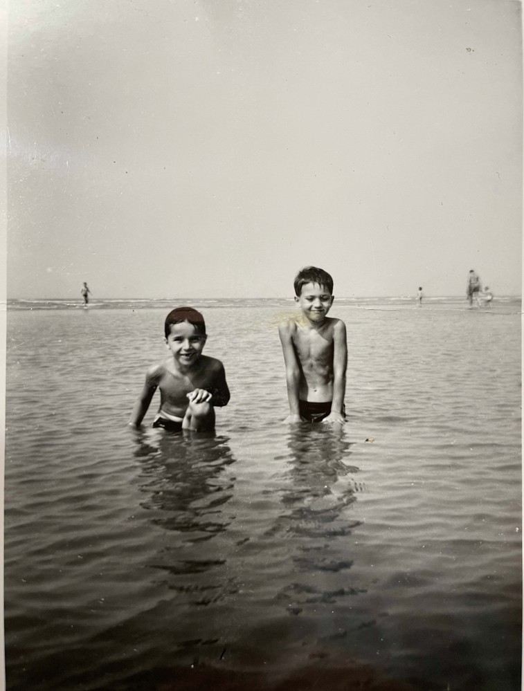 Photo de Christian (à gauche) et Etienne en 1957.