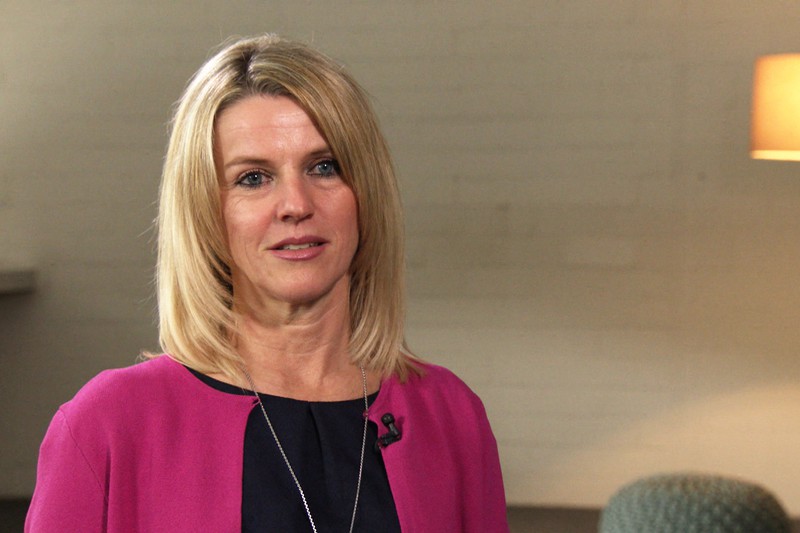 Weil ihr Mann daheim für die Kinder schaut, kann Cornelia Marending eine Topposition besetzen.