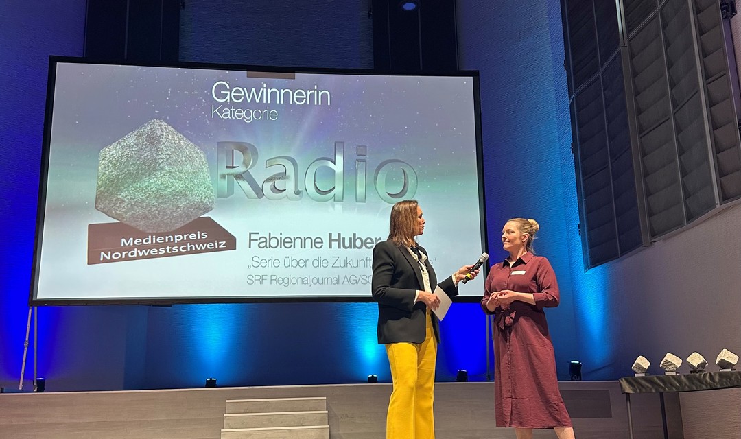 Fabienne Huber bei der Entgegennahme ihres Preises.