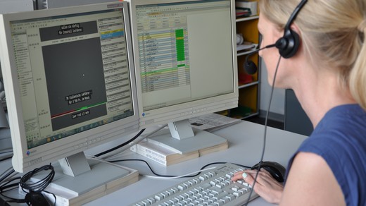 Bild von «Mehr als nur schnell tippen»: Ein Einblick in die Untertitel-Redaktion von SWISS TXT