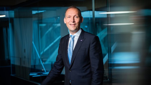 Bild von «DOK»: Nasa-Direktor Thomas Zurbuchen – Von Heiligenschwendi auf den Mars