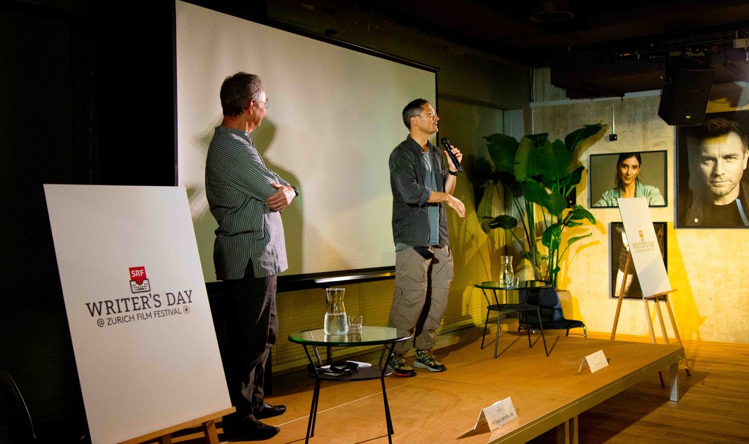 Zwei Expert:innen auf der Bühne am «SRF Writer's Day»