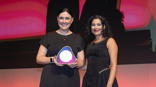 Bild von SWI swissinfo.ch mit dem «Social Impact Award» der IBC ausgezeichnet