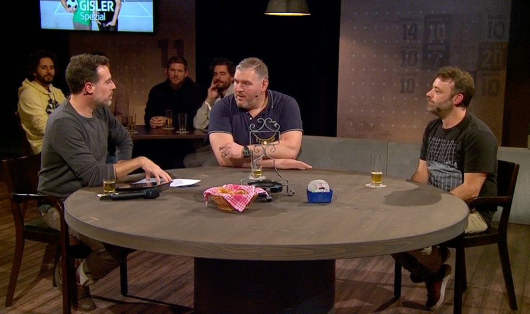 Das Studio von Sykora Gisler Spezial mit den beiden Hosts sowie Gast Chrigl Stucki