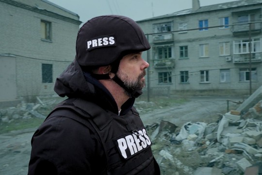 Bild von Nähe und Distanz im Krieg: Wie SRF aus der Ukraine berichtet