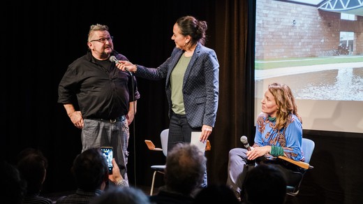 Bild von Volles Haus für Jean Tinguely im Barakuba Basel