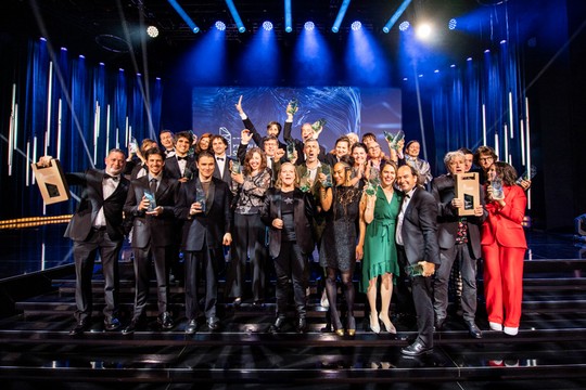 Bild von Schweizer Filmpreis 2023: Quartz-Trophäen für «Drii Winter» und «Cascadeuses»