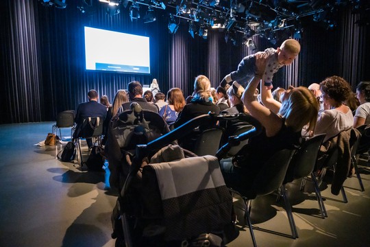 Bild von SRF Familien-Forum auf Herbst verschoben