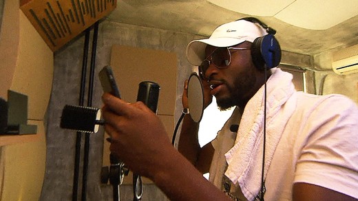 Bild von «Reporter»: Cliqme – Der Berner Star in Kosovo