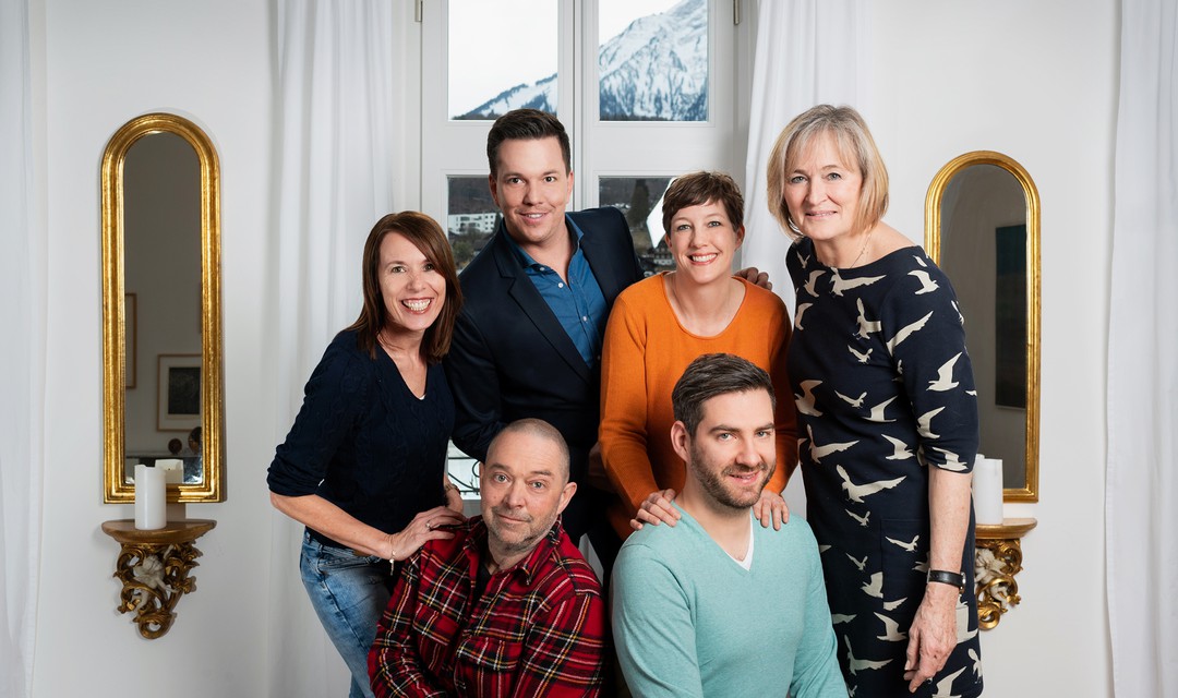 Gruppenbild «Wer wohnt wo» Simone, Bruno, Sven Epiney, Mirjam, Mischa und Karin