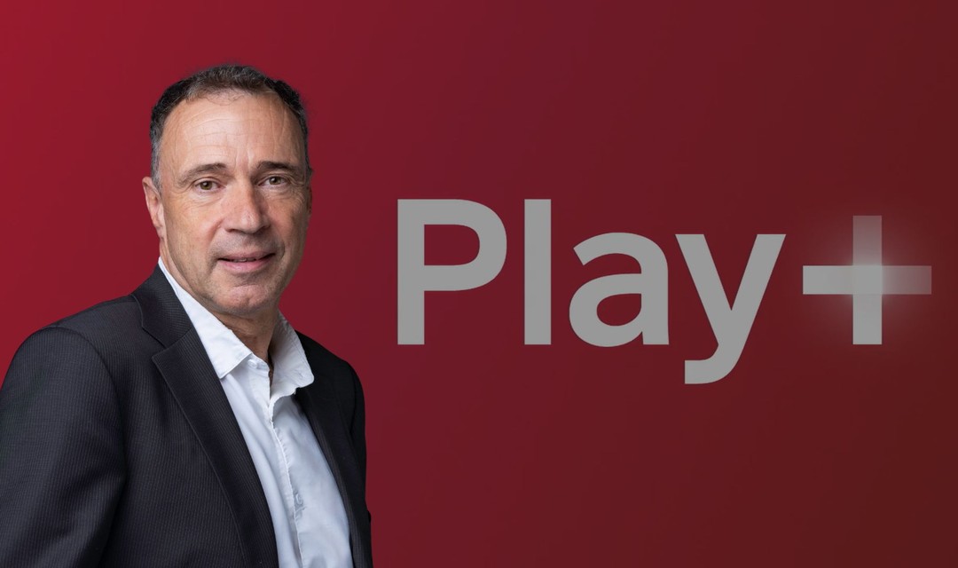 Damien Corti mit Play+-Logo