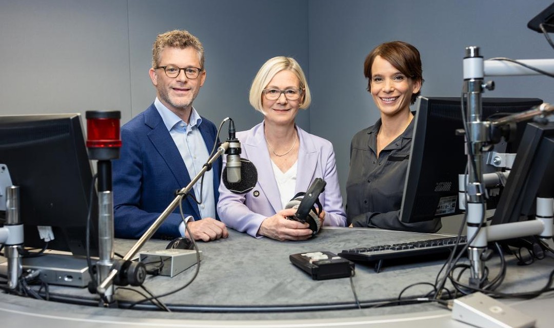 Das «Tagesgespräch»-Moderationsteam: v.l. David Karasek, Karoline Arn und Simone Hulliger