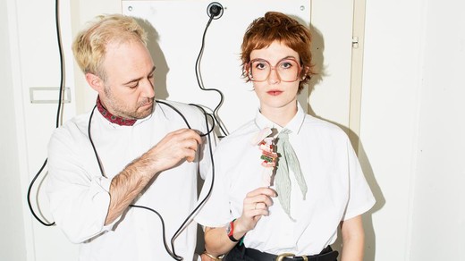 Bild von «Sounds! Zentrale» – Der neue SRF 3-Musikpodcast mit Lea Inderbitzin und Claudio Landolt