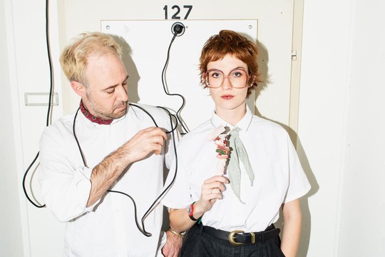 Bild von «Sounds! Zentrale» – Der neue SRF 3-Musikpodcast mit Lea Inderbitzin und Claudio Landolt