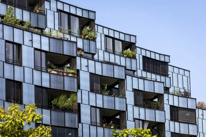 Bild einer Hausfassade mit Glasfassade