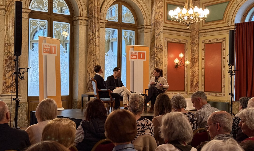 Bild von Kaffee und Cello in der SRF-Radiotalkshow «Persönlich» in Luzern