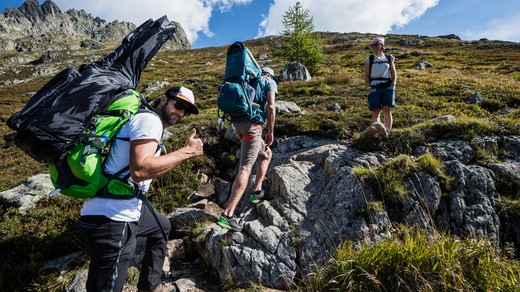Bild von «SRF bi de Lüt – Hüttengeschichten Spezial»: Manu Burkart entdeckt die Berge