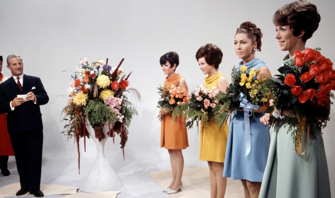 Einer der Beiträge auf Memobase dokumentiert den offiziellen Start des Farbfernsehens in der Schweiz am 1. Oktober 1968