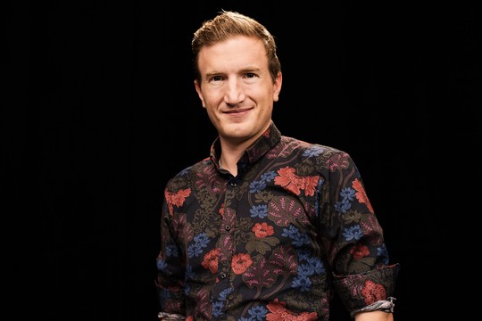 Bild von Stefan Büsser gibt Moderation bei Radio SRF 3 ab