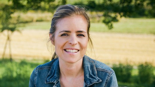 Bild von «Hinter den Hecken»: Mit Katharina Locher zu Besuch in Schweizer Gärten