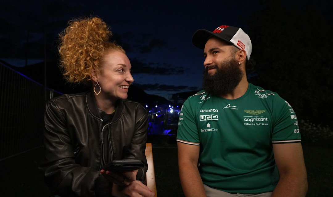 Yvonne Eisenring sitzt neben einem Protagonisten