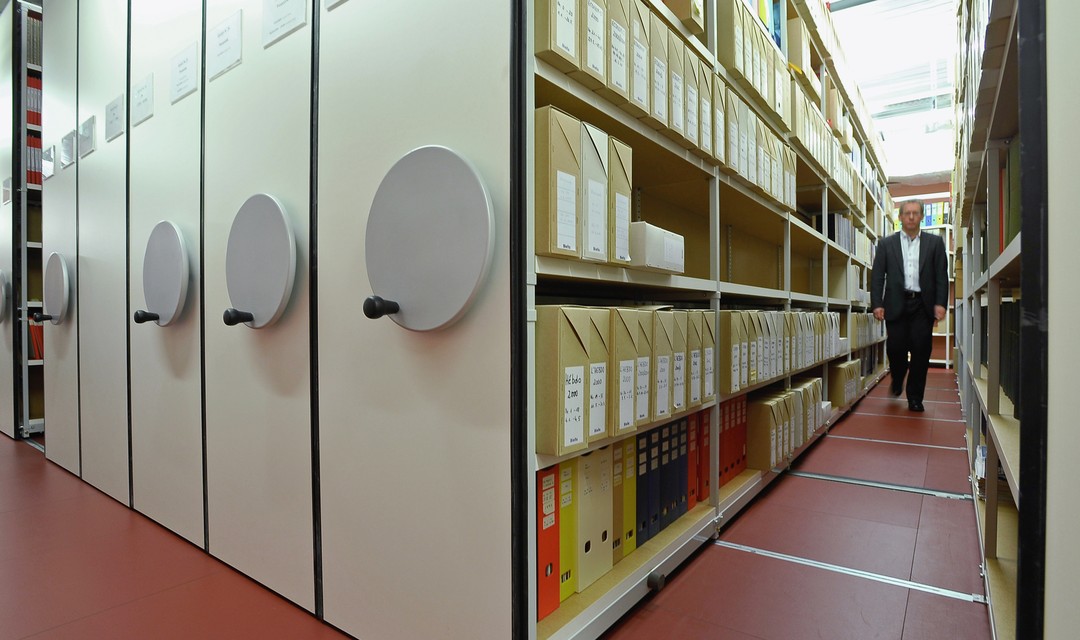 Archiv im Berner Radiostudio