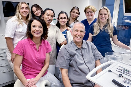 Bild von «Mona mittendrin» beim Zahnarzt an der Langstrasse