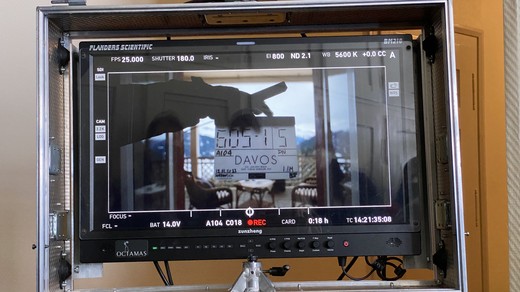 Bild von Fotogalerie: Auf nach «Davos» – ein Besuch am Filmset der bisher grössten SRF-Produktion
